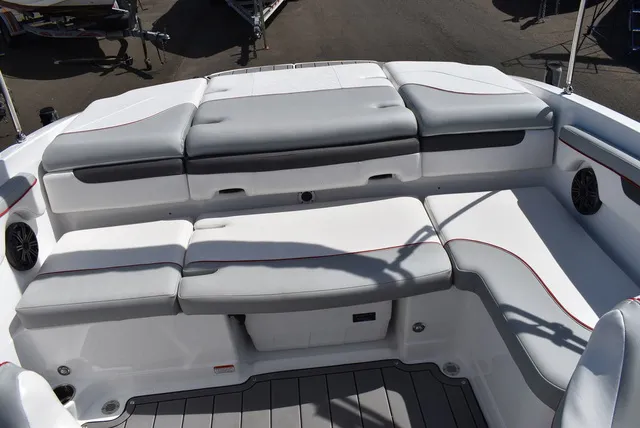Slide: The Image of Tahoe® 210 SI 2023 - 22