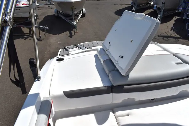 Slide: The Image of Tahoe® 210 SI 2023 - 23