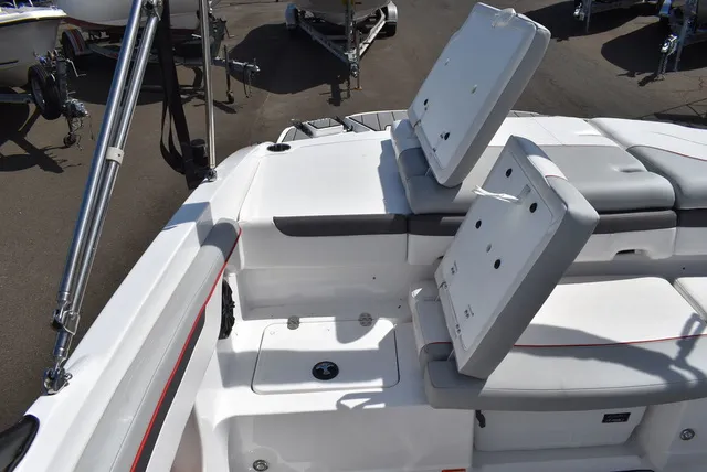 Slide: The Image of Tahoe® 210 SI 2023 - 24