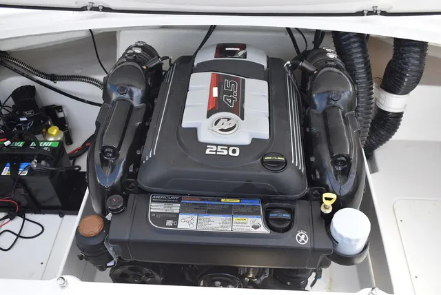Slide: The Image of Tahoe® 210 SI 2023 - 27