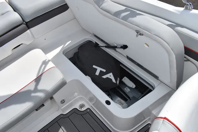 Slide: The Image of Tahoe® 210 SI 2023 - 37