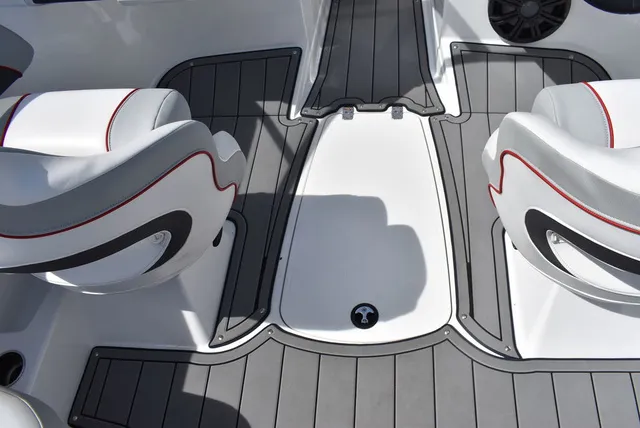 Slide: The Image of Tahoe® 210 SI 2023 - 38