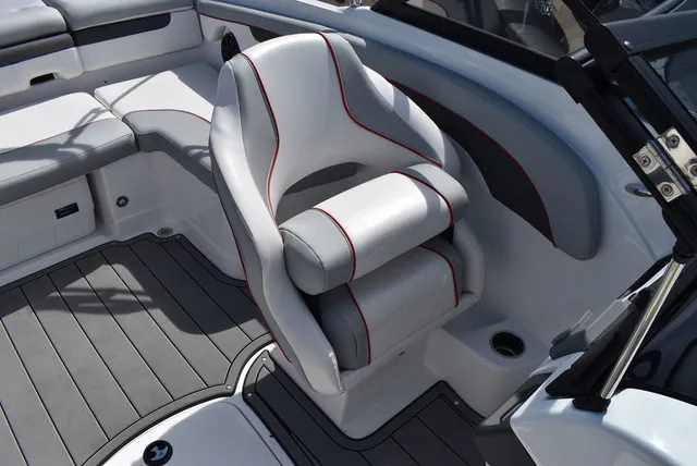 Slide: The Image of Tahoe® 210 SI 2023 - 40