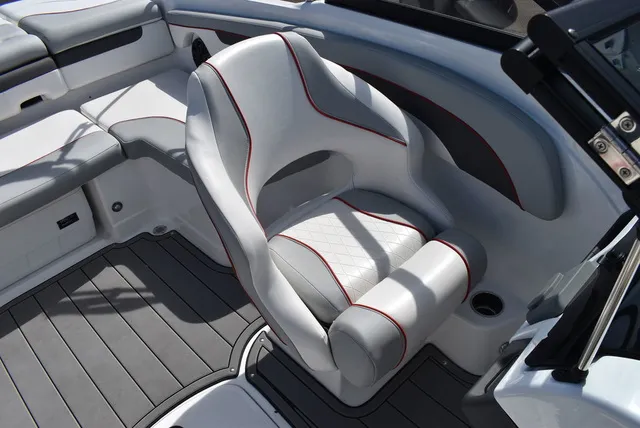 Slide: The Image of Tahoe® 210 SI 2023 - 41