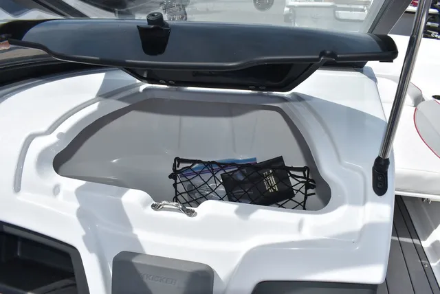 Slide: The Image of Tahoe® 210 SI 2023 - 45