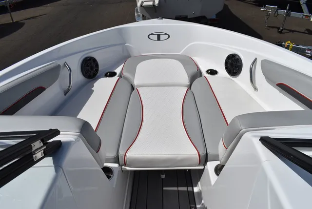 Slide: The Image of Tahoe® 210 SI 2023 - 56