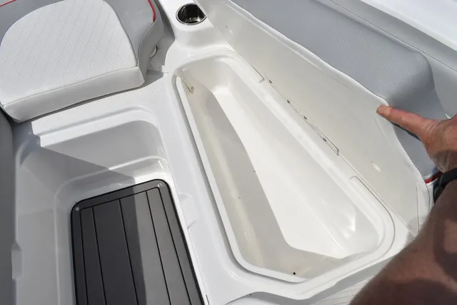 Slide: The Image of Tahoe® 210 SI 2023 - 59