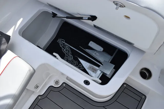 Slide: The Image of Tahoe® 210 SI 2023 - 62