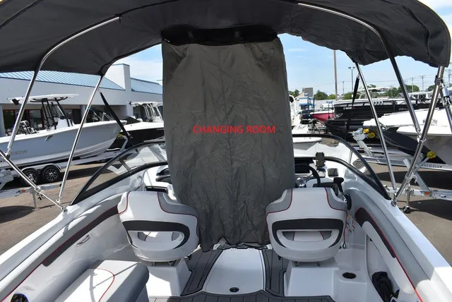 Slide: The Image of Tahoe® 210 SI 2023 - 63