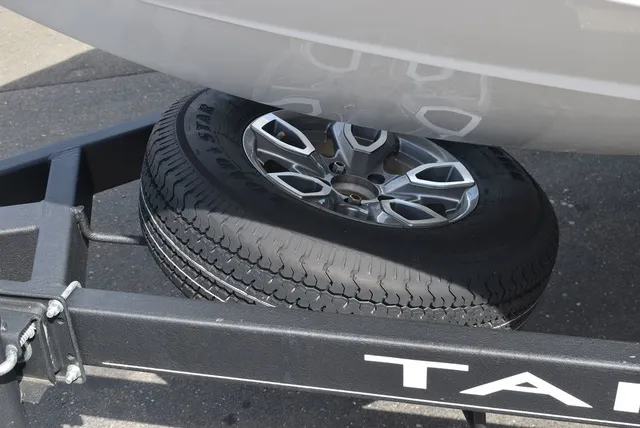 Slide: The Image of Tahoe® 210 SI 2023 - 68