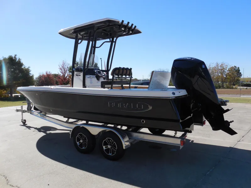 Slide: The Image of Robalo 226 Cayman 2024 - 3