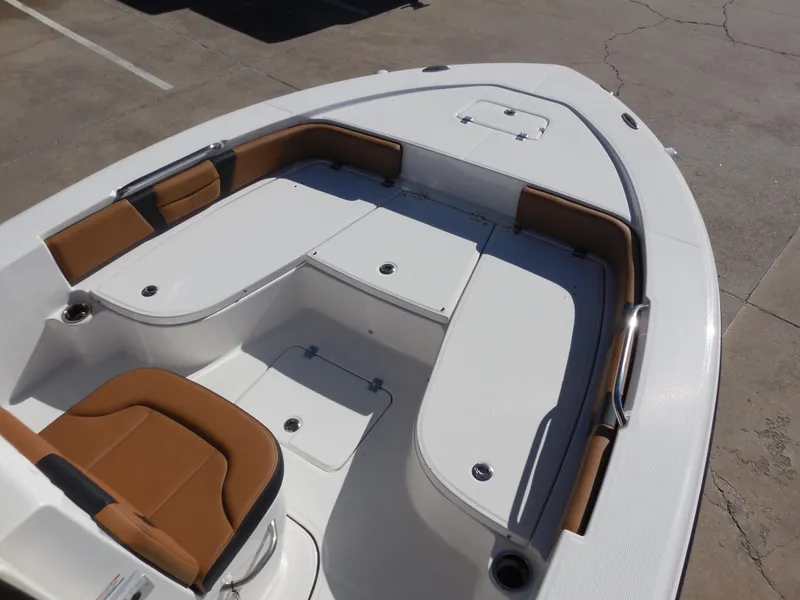Slide: The Image of Robalo 226 Cayman 2024 - 9