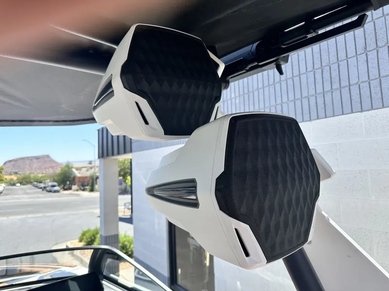Slide: The Image of Malibu 26 LSV 2026 - 19