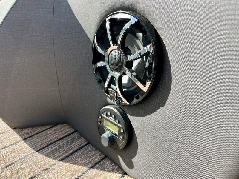 Slide: The Image of Harris Sunliner 250 2026 - 10