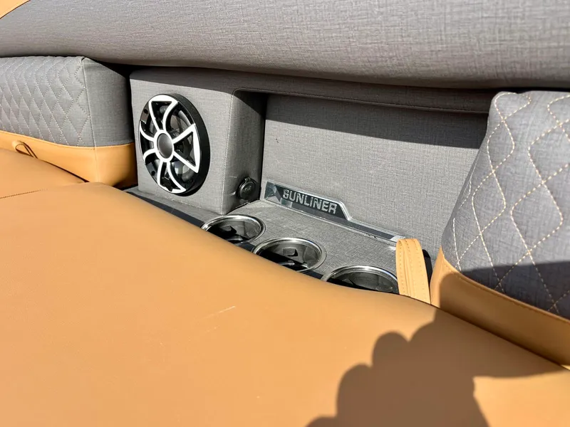 Slide: The Image of Harris Sunliner 250 2026 - 19