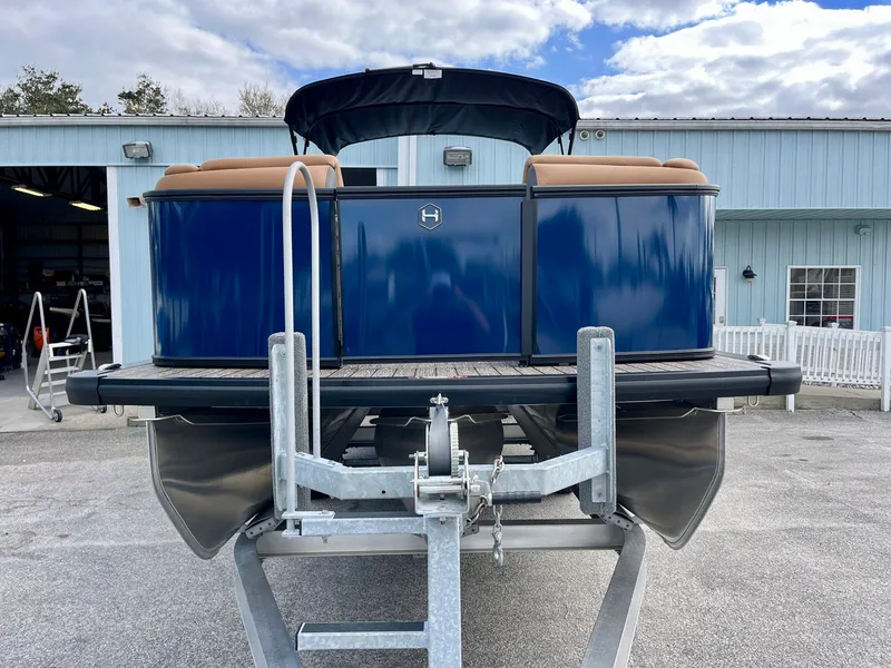 Slide: The Image of Harris Sunliner 250 2026 - 2