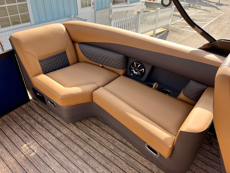 Slide: The Image of Harris Sunliner 250 2026 - 22