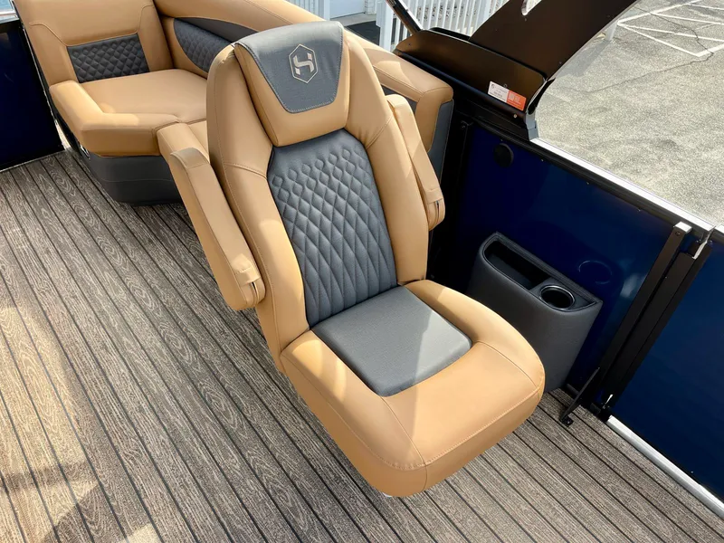 Slide: The Image of Harris Sunliner 250 2026 - 24