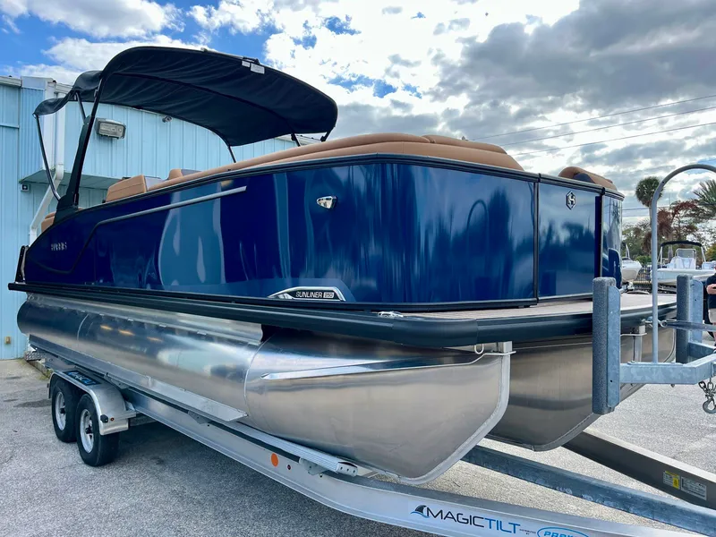 Slide: The Image of Harris Sunliner 250 2026 - 3