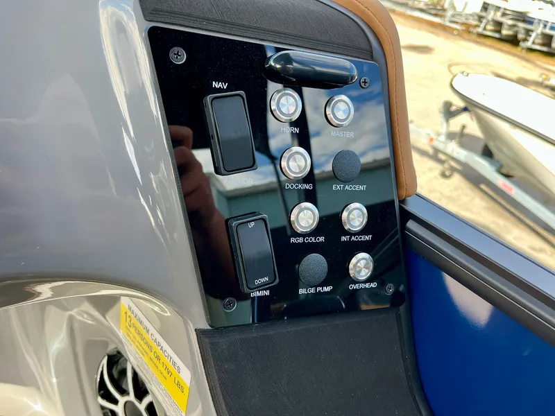 Slide: The Image of Harris Sunliner 250 2026 - 31