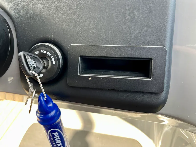 Slide: The Image of Harris Sunliner 250 2026 - 33