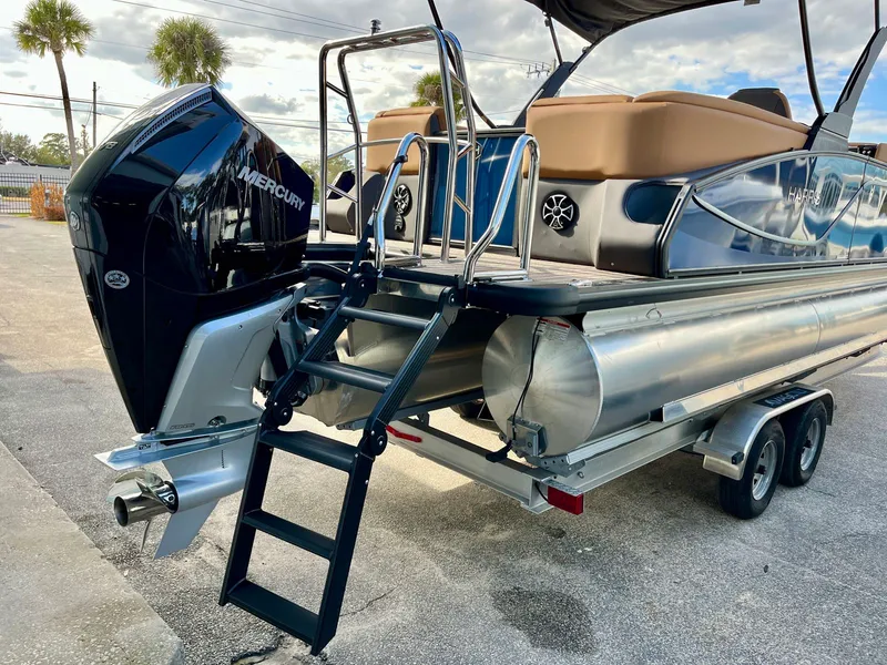 Slide: The Image of Harris Sunliner 250 2026 - 7