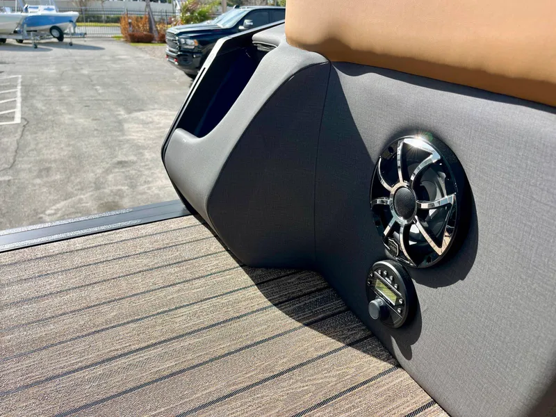 Slide: The Image of Harris Sunliner 250 2026 - 8