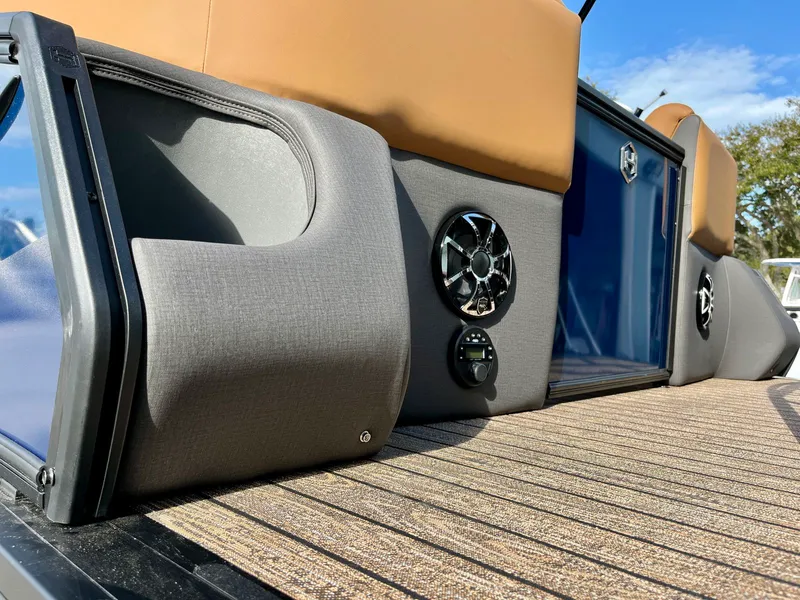 Slide: The Image of Harris Sunliner 250 2026 - 9