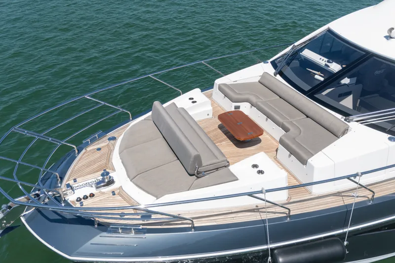 Slide: The Image of Azimut 60 FLY 2023 - 1