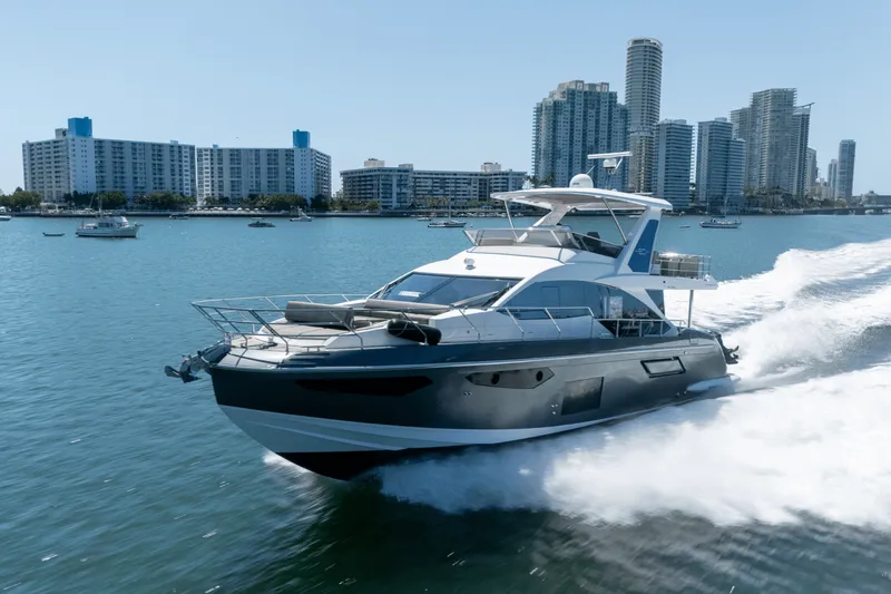 Slide: The Image of Azimut 60 FLY 2023 - 11