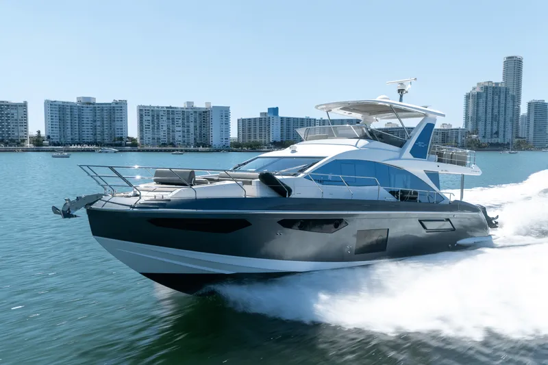 Slide: The Image of Azimut 60 FLY 2023 - 12