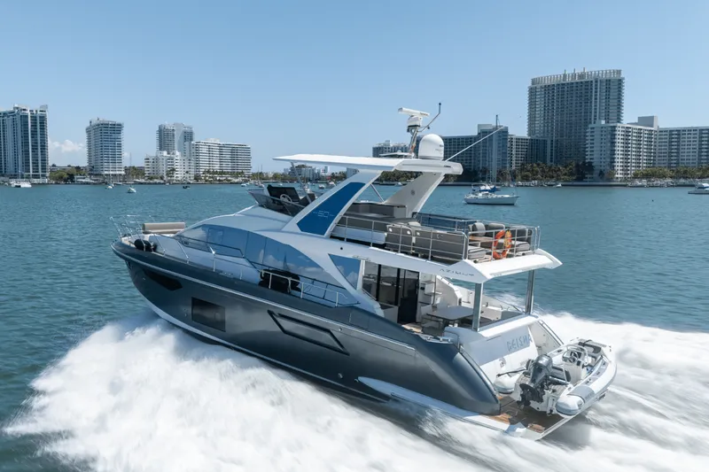 Slide: The Image of Azimut 60 FLY 2023 - 13