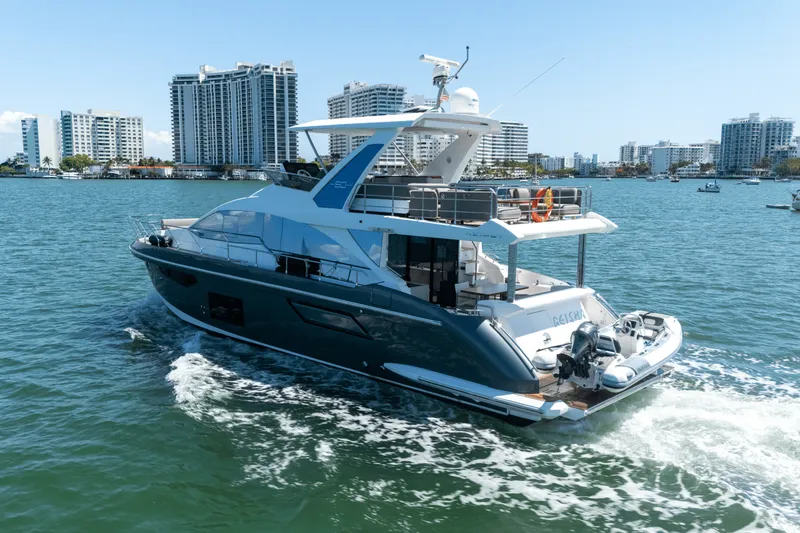 Slide: The Image of Azimut 60 FLY 2023 - 14