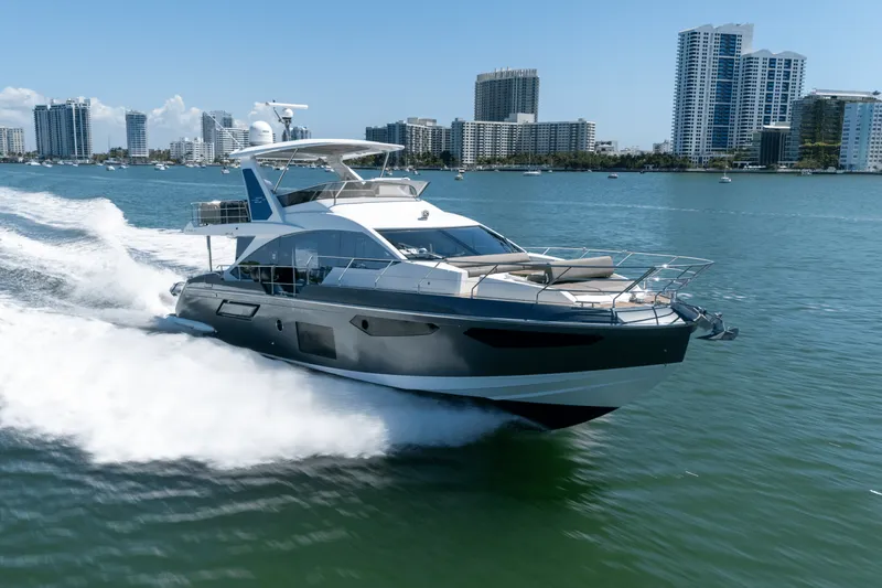 Slide: The Image of Azimut 60 FLY 2023 - 15