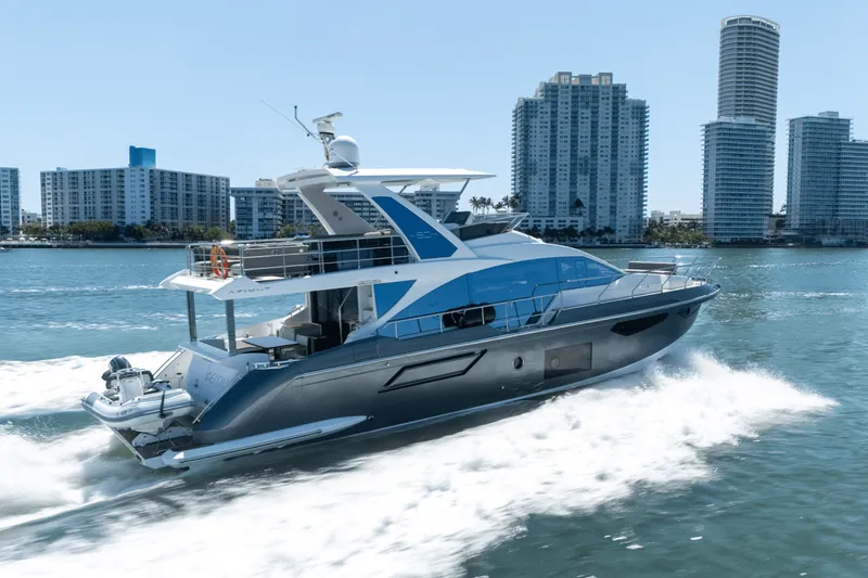 Slide: The Image of Azimut 60 FLY 2023 - 17