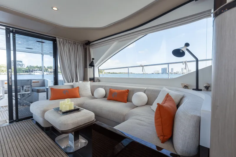 Slide: The Image of Azimut 60 FLY 2023 - 19