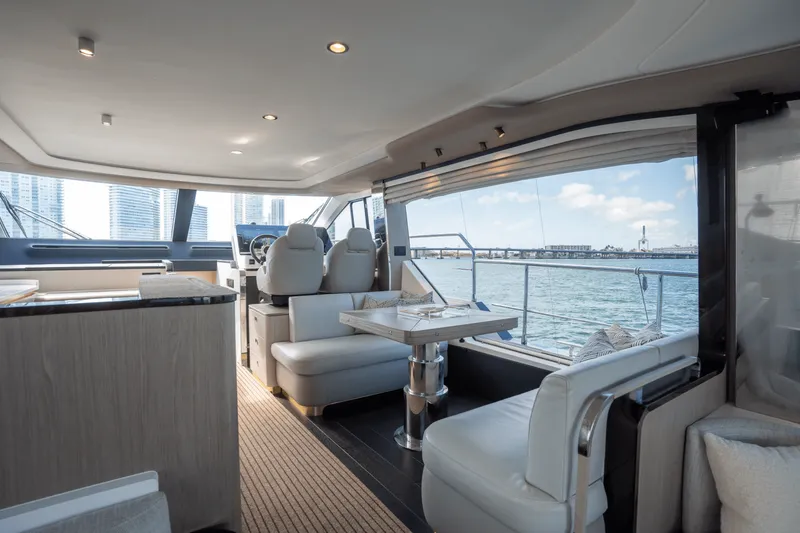Slide: The Image of Azimut 60 FLY 2023 - 23