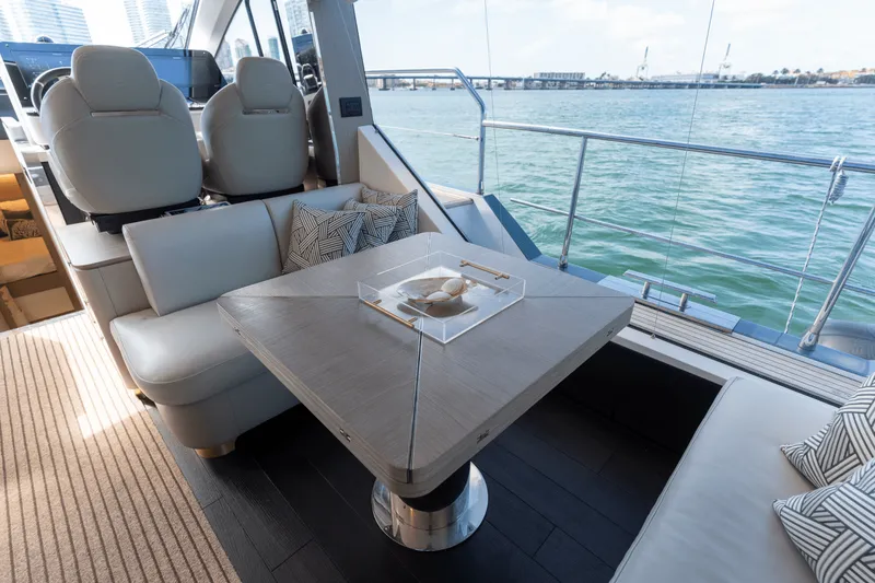 Slide: The Image of Azimut 60 FLY 2023 - 25