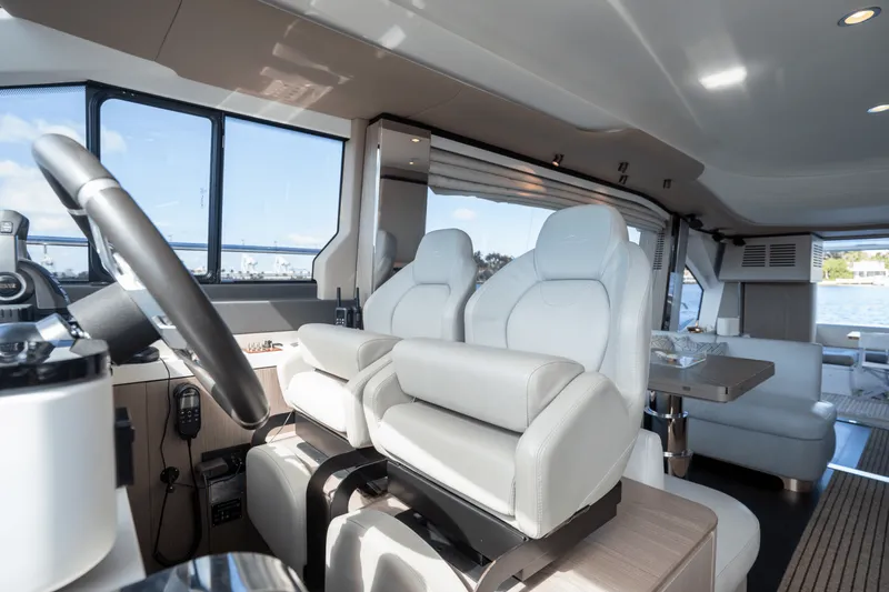 Slide: The Image of Azimut 60 FLY 2023 - 28