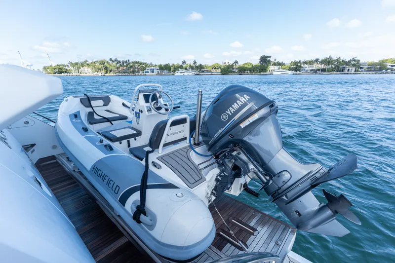 Slide: The Image of Azimut 60 FLY 2023 - 34