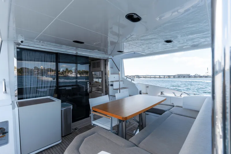 Slide: The Image of Azimut 60 FLY 2023 - 35