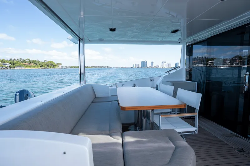 Slide: The Image of Azimut 60 FLY 2023 - 37