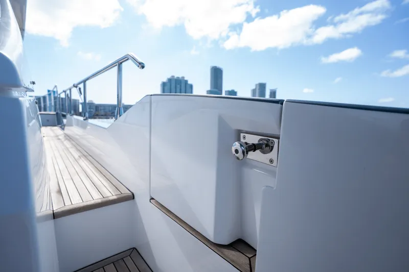 Slide: The Image of Azimut 60 FLY 2023 - 39