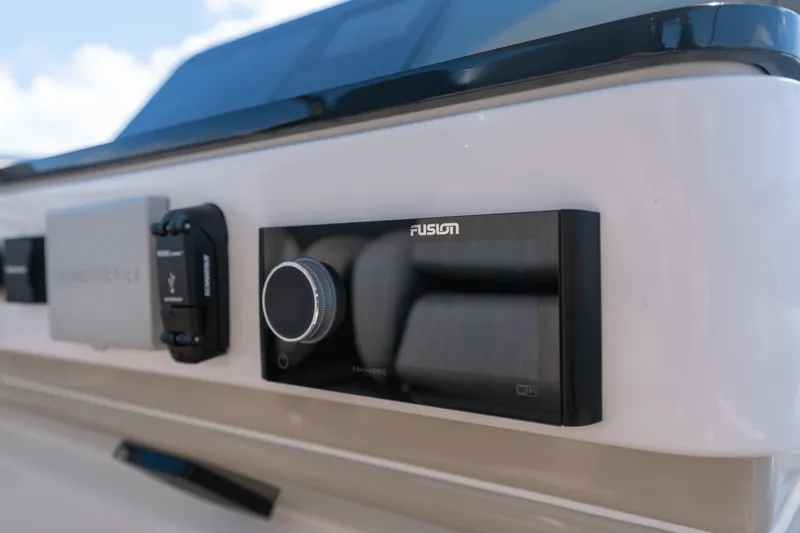 Slide: The Image of Azimut 60 FLY 2023 - 42