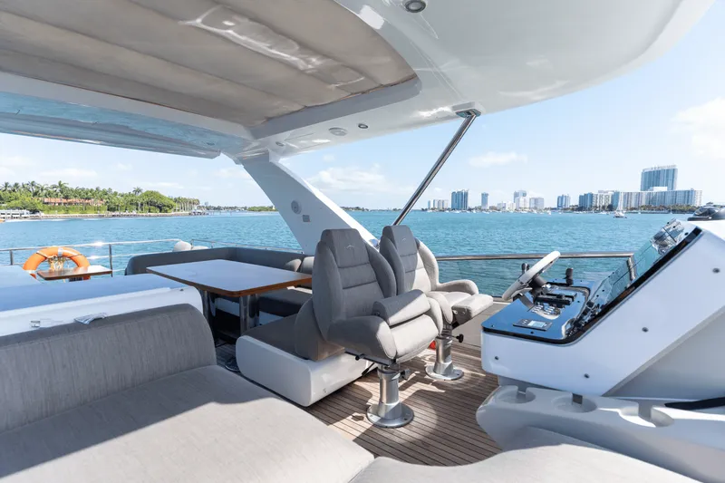 Slide: The Image of Azimut 60 FLY 2023 - 45