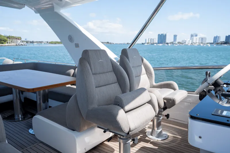 Slide: The Image of Azimut 60 FLY 2023 - 46