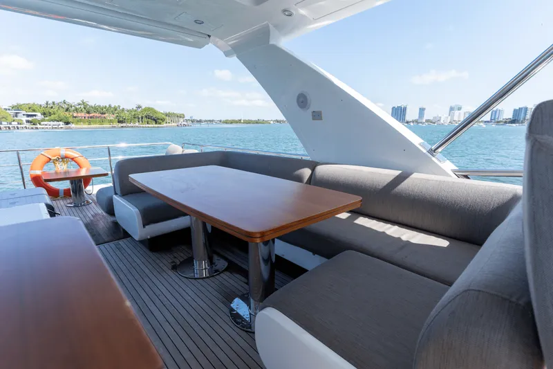 Slide: The Image of Azimut 60 FLY 2023 - 47