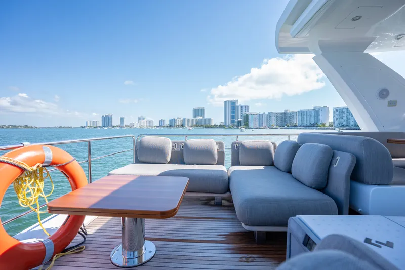 Slide: The Image of Azimut 60 FLY 2023 - 48