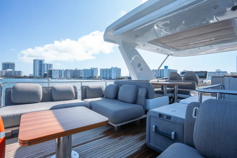 Slide: The Image of Azimut 60 FLY 2023 - 49