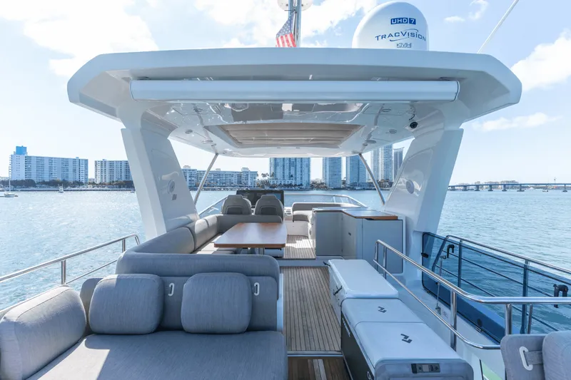 Slide: The Image of Azimut 60 FLY 2023 - 50